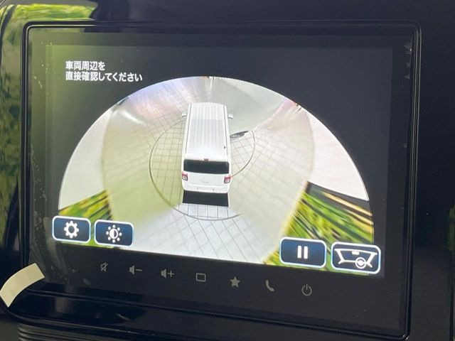 【マルチテレインモニター】車のフロントやサイドのカメラ画像を同時にモニター表示することで、悪路や狭い道を走行時でも周囲の状況確認ができ安心!本格SUVにうれしい装備です♪