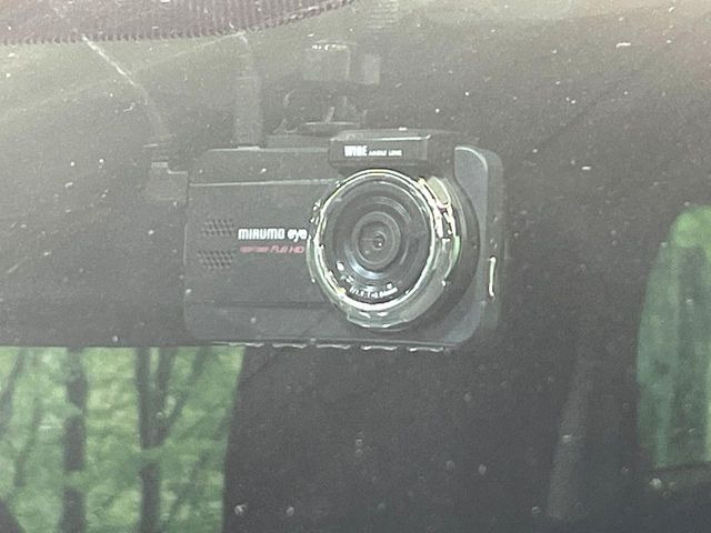 【ドライブレコーダー】ドライブレコーダー装備!走行中はもちろん、あおり運転や事故に遭遇した際、映像で記録し、万一のリスクに備えます。※記録用SDカードはお客様ご自身でご準備いただく必要があります。