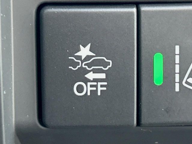 �y�z���_�Z���V���O�z���s���ɑO���̎ԗ�����F�����A�Փ˂������Ȏ��͌x��ƃu���[�L�ŏՓˉ���Ɣ�Q�y�����A�V�X�g�B�����S�Ƀh���C�u�����y���݂��������܂��B