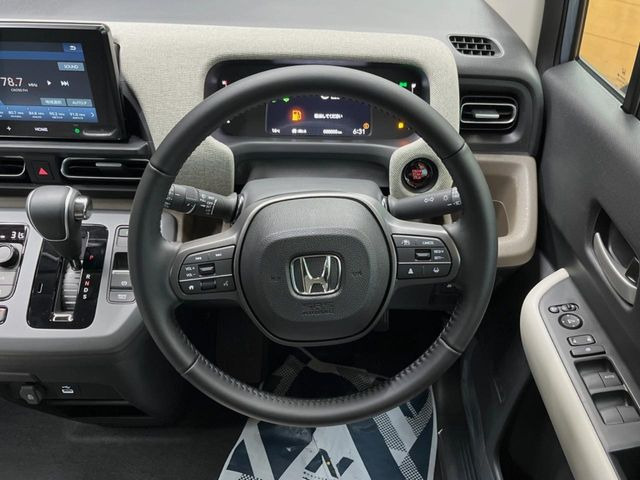 �y�����v�����X�e�A�����O�z�㎿�Ȋv���g�p���邱�ƂŁA��ɂ����������݂ƂĂ��^�]���₷���n���h���ł���