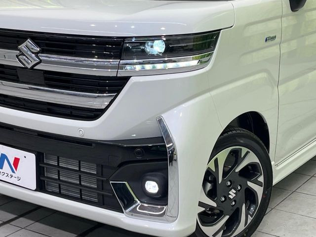 【LEDヘッドライト】悪天候や夜間走行時も良好な視界を確保し安心して運転できる高輝度LEDヘッドライトを装備!点灯速度が早く、消費電力も抑えられています。