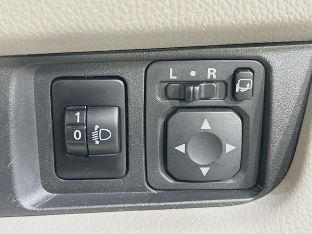 �y�d���i�[�~���[�z�T�C�h�~���[�͓d���i�[���ƂȂ��Ă���A�������ԏ�ł��L�Y�������X�N��}�����܂��B