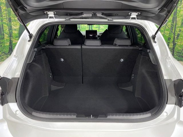 ���i�̂���������ʋ΁A���}���ɏ\���ȉ׎��X�y�[�X���m�ۂ��Ă���܂��B�Z�J���h�V�[�g��|���ƁA�傫�ȉו��̐ύڂ��\�ł���