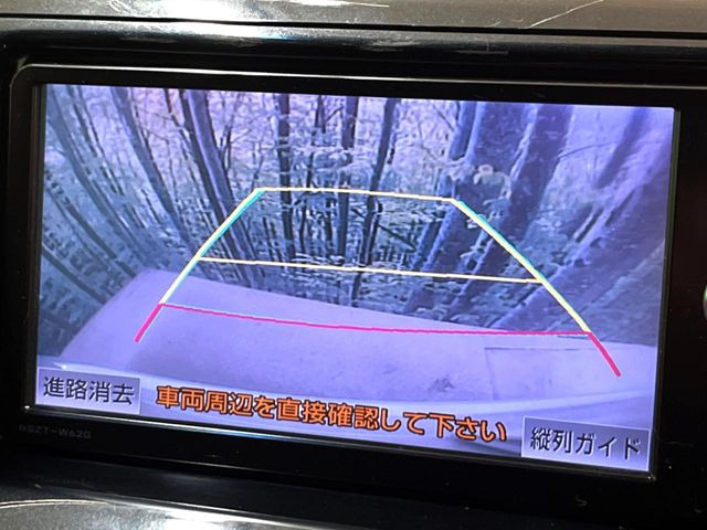 【バックカメラ】駐車時に後方がリアルタイム映像で確認できます。大型商業施設や立体駐車場での駐車時や、夜間のバック時に大活躍!運転スキルに関わらず、今や必須となった装備のひとつです!