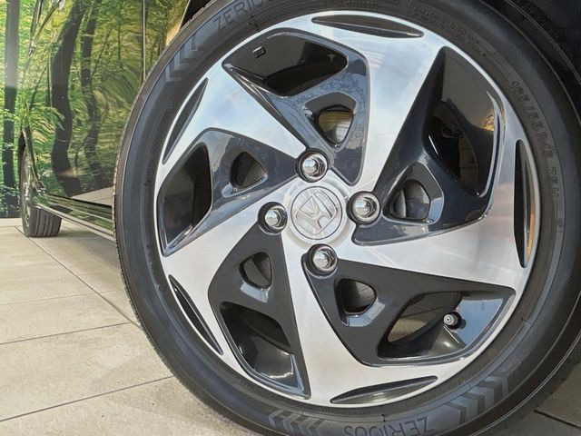 �y����15�C���`�A���~�z�C�[���z�O�ςɃ}�b�`���������A���~�z�C�[���𑕒����Ă���܂��B�e��ЊO�A���~�z�C�[����A�X�^�b�h���X�^�C�����戵�����Ă���܂��B���񂲑��k����������