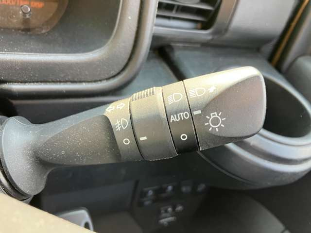 ���I�[�g���C�g&�n�C�r�[���A�V�X�g�����̖͂��邳�����m���Ď����Ń��C�g�_�����Ă���g���l���Ȃǂŕ֗��ł��B�����!�Ό��ԂȂǂ����m���ăn�C&hArr;���[�������Ő؂�ւ��Ă���܂��B