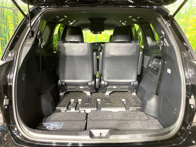 ���i�̂���������ʋ΁A���}���ɏ\���ȉ׎��X�y�[�X���m�ۂ��Ă���܂��B�Z�J���h�V�[�g��|���ƁA�傫�ȉו��̐ύڂ��\�ł���