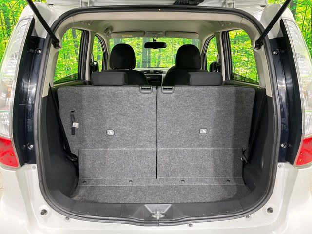 ���i�̂���������ʋ΁A���}���ɏ\���ȉ׎��X�y�[�X���m�ۂ��Ă���܂��B�Z�J���h�V�[�g��|���ƁA�傫�ȉו��̐ύڂ��\�ł���