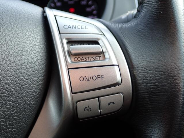 �y�N���[�Y�R���g���[���z�������H�ł̒��������s���y�ɁB�A�N�Z���y�_���𓥂܂��Ɏԑ������ɕۂ��Ƃ��\�ł��B�O���̎ԗ������m���ĎԊԂ�ۂ悤�ɑ��x���߂��Ă���܂�!!