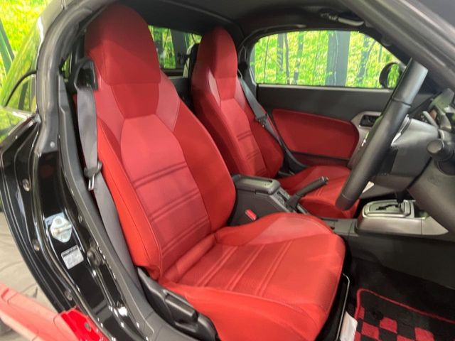 運転席シート廻りは使用感も少なく、良好な状態となっています。丁寧に使われていたことがよくわかりますね。