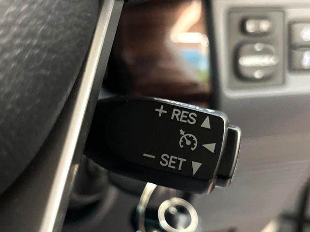 �y�N���[�Y�R���g���[���z�������H�����N���N���s�B�A�N�Z���𗣂��Ă���葬�x�ő��s���ł��A�������^�]���̕��S���y��!�����E�������ȒP�ȃX�C�b�`����Œ����ł��܂��B