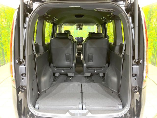 ���i�̂���������ʋ΁A���}���ɏ\���ȉ׎��X�y�[�X���m�ۂ��Ă���܂��B�Z�J���h�V�[�g��|���ƁA�傫�ȉו��̐ύڂ��\�ł���