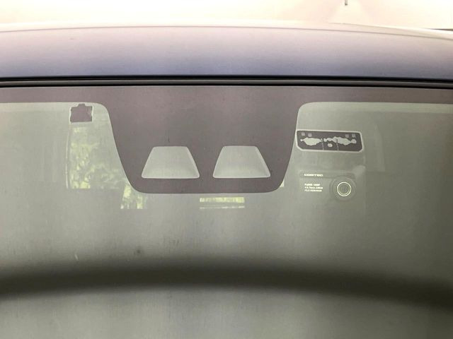 【スマートアシスト】走行中に前方の車両等を認識し、衝突しそうな時は警報とブレーキで衝突回避と被害軽減をアシスト。より安全にドライブをお楽しみいただけます。