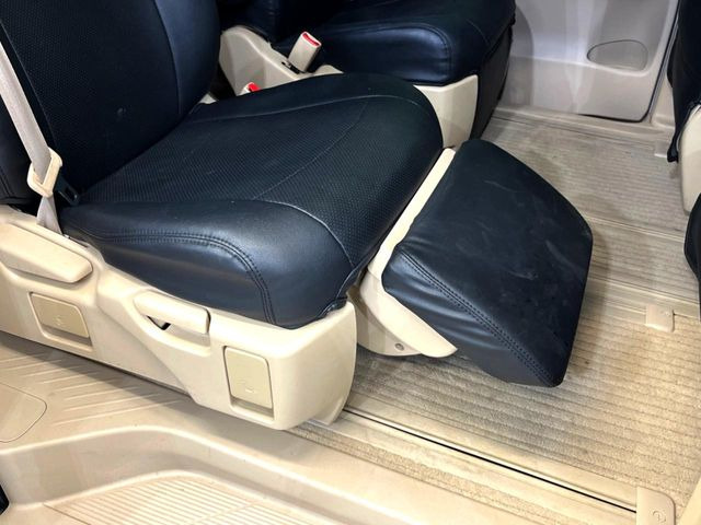 【オットマン付セカンドシート】足を延ばしてリラックスしたいときに便利なオットマン!ロングドライブや仮眠の際にもゆったり快適にお過ごしいただけます♪