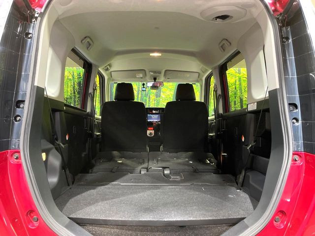 ���i�̂���������ʋ΁A���}���ɏ\���ȉ׎��X�y�[�X���m�ۂ��Ă���܂��B�Z�J���h�V�[�g��|���ƁA�傫�ȉו��̐ύڂ��\�ł���