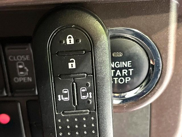 �y�L�[�t���[�V�X�e���z�J�o����|�P�b�g�ɓ��ꂽ�܂܂ł��h�A�̎{���E�������\�ȃX�}�[�g�L�[�𑕔��B�G���W���̃I���E�I�t�����J�M�����o���K�v����������Ƃ��Ă��֗��ł���