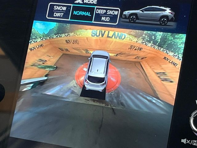 �y�}���`�e���C�����j�^�[�z�Ԃ̃t�����g��T�C�h�̃J�����摜�𓯎��Ƀ��j�^�[�\�����邱�ƂŁA���H�⋷�����𑖍s���ł����͂̏󋵊m�F���ł����S!�{�iSUV�ɂ��ꂵ�������ł���