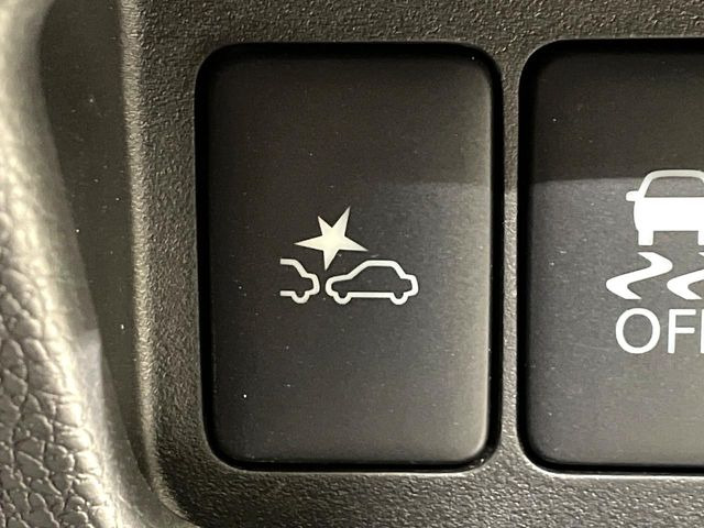 �y�C���e���W�F���g�G�}�[�W�F���V�[�u���[�L�z�t�����g�J�����őO���̎ԗ�����s�҂����m�B�Փ˂������Ȏ��͏Փ˔�Q�y���u���[�L���쓮�A�Փˉ�����T�|�[�g�B�����S�Ƀh���C�u�����y���݂��������܂��B