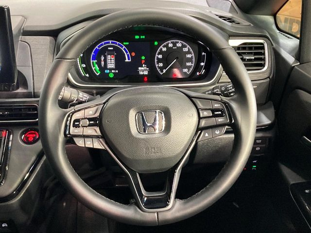 �y�����v�����X�e�A�����O�z�㎿�Ȋv���g�p���邱�ƂŁA��ɂ����������݂ƂĂ��^�]���₷���n���h���ł���