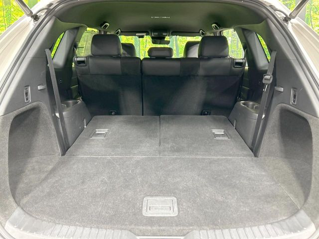 【ハンズフリーパワーバックドア】リアバンパー下部に足先を出し入れするだけでバックドアが自動で開閉♪両手が荷物でふさがっている時でもラクラク開閉操作が行えます!