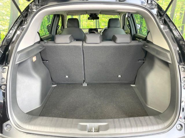 普段のお買い物や通勤、送迎等に十分な荷室スペースを確保しております。セカンドシートを倒すと、大きな荷物の積載も可能です♪