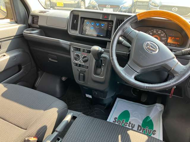 ���Ӓ菑�t���ň��S����O�ҋ@��(JAAA���{�����ԊӒ苦��)�̃v���Ӓ�m�ɂ���Ď��q��Ԃׂ̍��ȕ����܂ŊӒ���s�Ȃ��Ă��܂�!���ÎԂ̕s��������������S�ł��܂���!