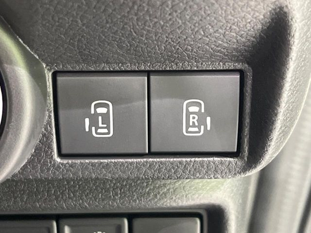 【両側パワースライドドア】スマートキーや運転席のスイッチで後席両側スライドドアの開閉が可能♪電動だから力を入れてドアを開ける必要が無く、小さなお子様でも簡単に開け閉めでき快適です♪