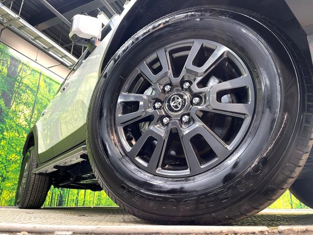 �y����18�C���`�A���~�z�C�[���z�O�ςɃ}�b�`���������A���~�z�C�[���𑕒����Ă���܂��B�e��ЊO�A���~�z�C�[����A�X�^�b�h���X�^�C�����戵�����Ă���܂��B���񂲑��k����������