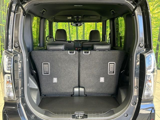 ���i�̂���������ʋ΁A���}���ɏ\���ȉ׎��X�y�[�X���m�ۂ��Ă���܂��B�Z�J���h�V�[�g��|���ƁA�傫�ȉו��̐ύڂ��\�ł���