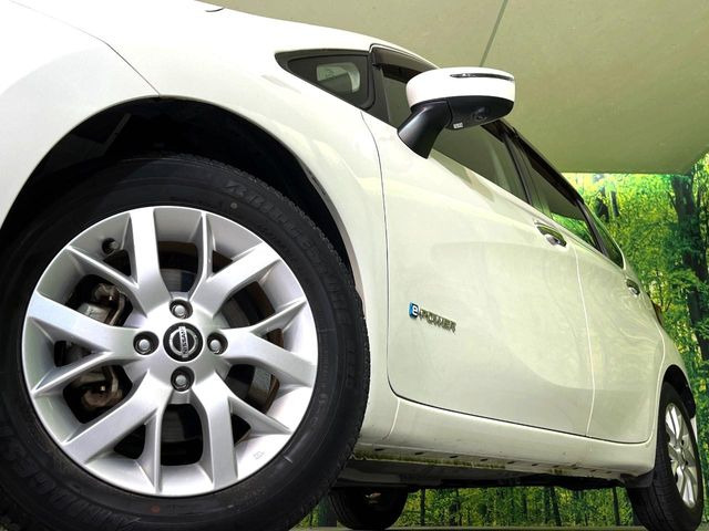 �y����15�C���`�A���~�z�C�[���z�O�ςɃ}�b�`���������A���~�z�C�[���𑕒����Ă���܂��B�e��ЊO�A���~�z�C�[����A�X�^�b�h���X�^�C�����戵�����Ă���܂��B���񂲑��k����������