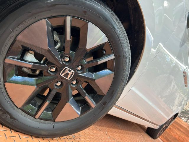 �y����16�C���`�A���~�z�C�[���z�O�ςɃ}�b�`���������A���~�z�C�[���𑕒����Ă���܂��B�e��ЊO�A���~�z�C�[����A�X�^�b�h���X�^�C�����戵�����Ă���܂��B���񂲑��k����������