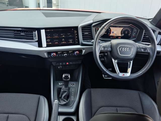 A1スポーツバック25 TFSI Sライン