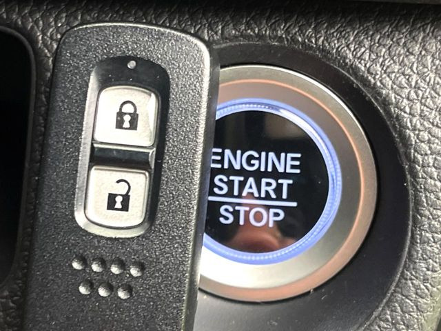 �yHonda�X�}�[�g�L�[�z�J�o����|�P�b�g�ɓ��ꂽ�܂܂ł��h�A�̎{���E�������\�ȃX�}�[�g�L�[�𑕔��B�G���W���̃I���E�I�t�����J�M�����o���K�v����������Ƃ��Ă��֗��ł���