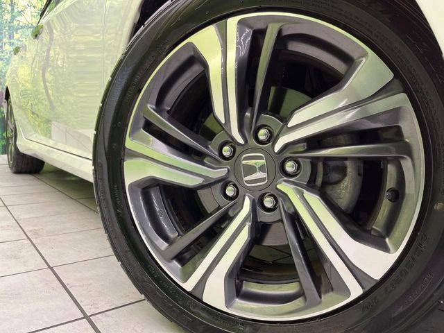 �y����17�C���`�A���~�z�C�[���z�O�ςɃ}�b�`���������A���~�z�C�[���𑕒����Ă���܂��B�e��ЊO�A���~�z�C�[����A�X�^�b�h���X�^�C�����戵�����Ă���܂��B���񂲑��k����������