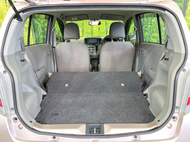 ���i�̂���������ʋ΁A���}���ɏ\���ȉ׎��X�y�[�X���m�ۂ��Ă���܂��B�Z�J���h�V�[�g��|���ƁA�傫�ȉו��̐ύڂ��\�ł���