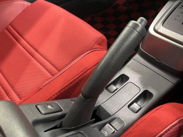 【シートヒーター】寒い日に重宝するシートヒーター!エアコンより早く温まってくれるので寒がりの人も安心ですね♪エアコンの温風は乾燥するから苦手、という方にもをおすすめです。