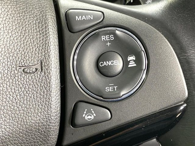 �y�z���_�Z���V���O�z���s���ɑO���̎ԗ�����F�����A�Փ˂������Ȏ��͌x��ƃu���[�L�ŏՓˉ���Ɣ�Q�y�����A�V�X�g�B�����S�Ƀh���C�u�����y���݂��������܂��B