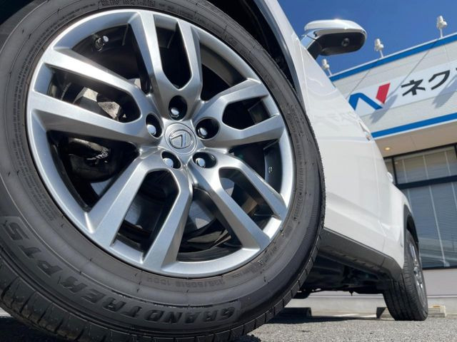 �y�����I�v�V����18�C���`�A���~�z�C�[���z�����I�v�V�����z�C�[���𑕒��B���s���\�̌���ɉ����A�O�ς����X�^�C���b�V���ɂȂ��Ă��܂��B