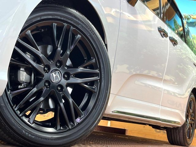 �y����18�C���`�A���~�z�C�[���z�O�ςɃ}�b�`���������A���~�z�C�[���𑕒����Ă���܂��B�e��ЊO�A���~�z�C�[����A�X�^�b�h���X�^�C�����戵�����Ă���܂��B���񂲑��k����������