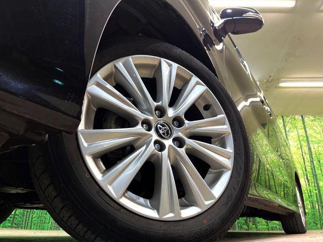 【純正18インチアルミホイール】外観にマッチした純正アルミホイールを装着しております。各種社外アルミホイールや、スタッドレスタイヤも取扱いしております。是非ご相談ください♪