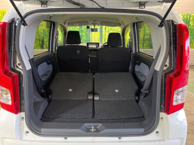 ���i�̂���������ʋ΁A���}���ɏ\���ȉ׎��X�y�[�X���m�ۂ��Ă���܂��B�Z�J���h�V�[�g��|���ƁA�傫�ȉו��̐ύڂ��\�ł���