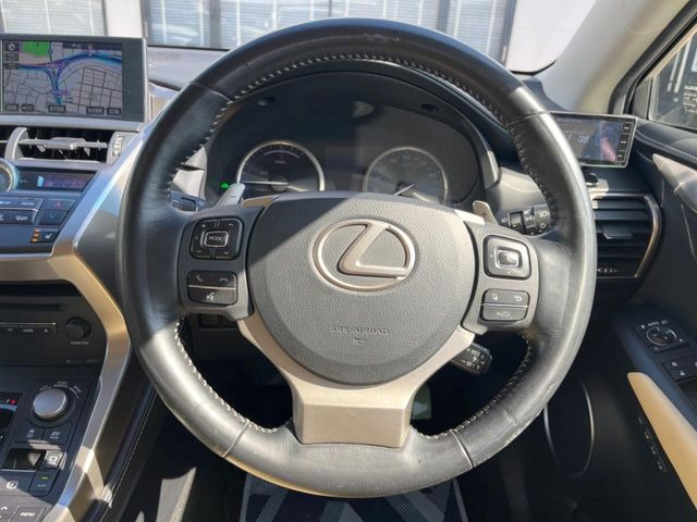 �y�����v�����X�e�A�����O�z�㎿�Ȋv���g�p���邱�ƂŁA��ɂ����������݂ƂĂ��^�]���₷���n���h���ł���