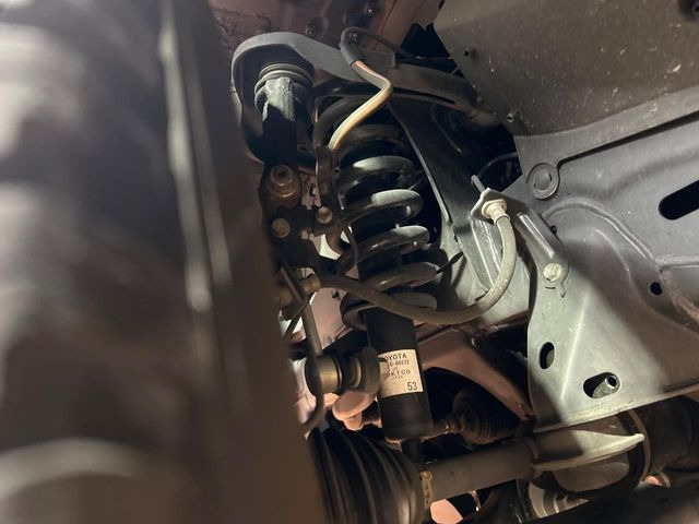 お車を安心してお乗りいただく為には、足回りの定期点検が欠かせません。サービスサポート(有償保証)では無料点検もご提供しており、安心のカーライフをお過ごしいただけるサポート体制が整っています。