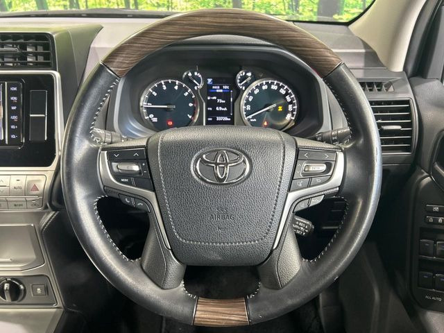 �y�����v�����X�e�A�����O�z�㎿�Ȋv���g�p���邱�ƂŁA��ɂ����������݂ƂĂ��^�]���₷���n���h���ł���