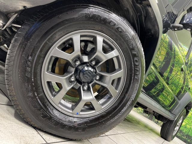 �y����15�C���`�A���~�z�C�[���z�O�ςɃ}�b�`���������A���~�z�C�[���𑕒����Ă���܂��B�e��ЊO�A���~�z�C�[����A�X�^�b�h���X�^�C�����戵�����Ă���܂��B���񂲑��k����������