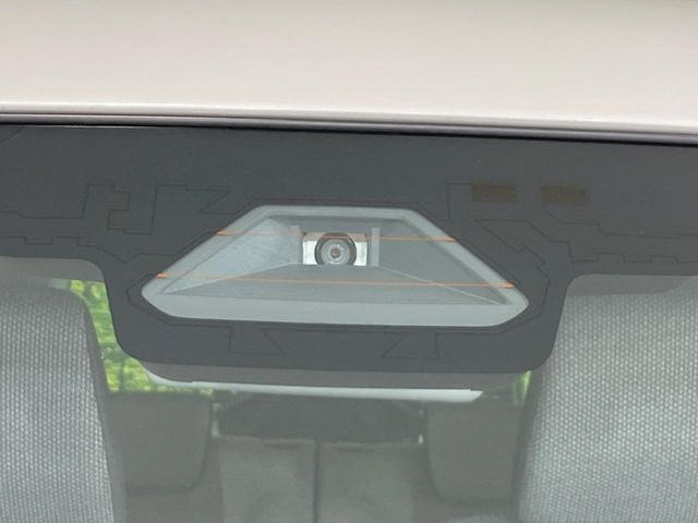 【スズキ セーフティサポート】走行中に前方の車両等を認識し、衝突しそうな時は警報とブレーキで衝突回避と被害軽減をアシスト。より安全にドライブをお楽しみいただけます。