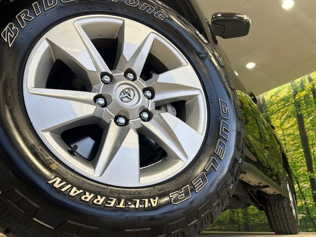 �y����17�C���`�A���~�z�C�[���z�O�ςɃ}�b�`���������A���~�z�C�[���𑕒����Ă���܂��B�e��ЊO�A���~�z�C�[����A�X�^�b�h���X�^�C�����戵�����Ă���܂��B���񂲑��k����������