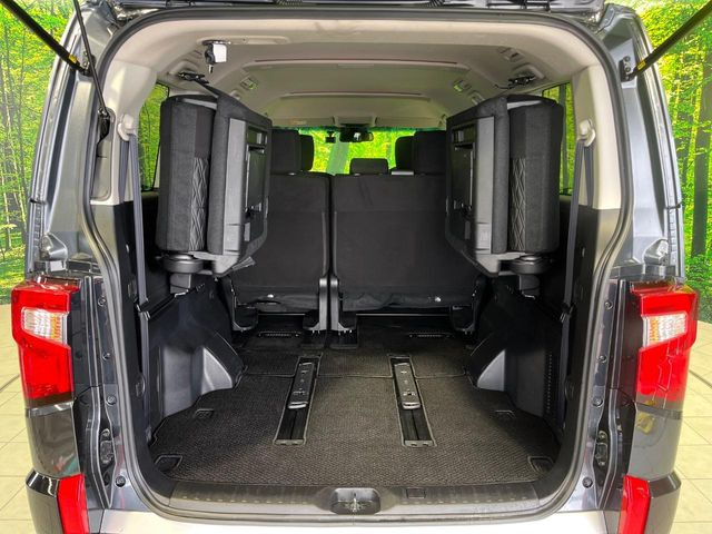 普段のお買い物や通勤、送迎等に十分な荷室スペースを確保しております。セカンドシートを倒すと、大きな荷物の積載も可能です♪