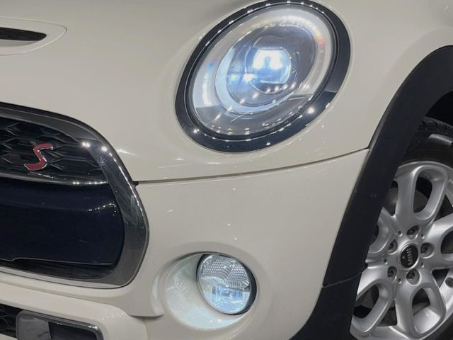 ��LED�w�b�h���C�g:��ԑ��s�����ǍD�Ȏ��E���m�ۂ����S���ĉ^�]�ł��鍂�P�xLED�w�b�h���C�g�𑕔�!�_�����x�������A����d�͂��}�����Ă��܂��B