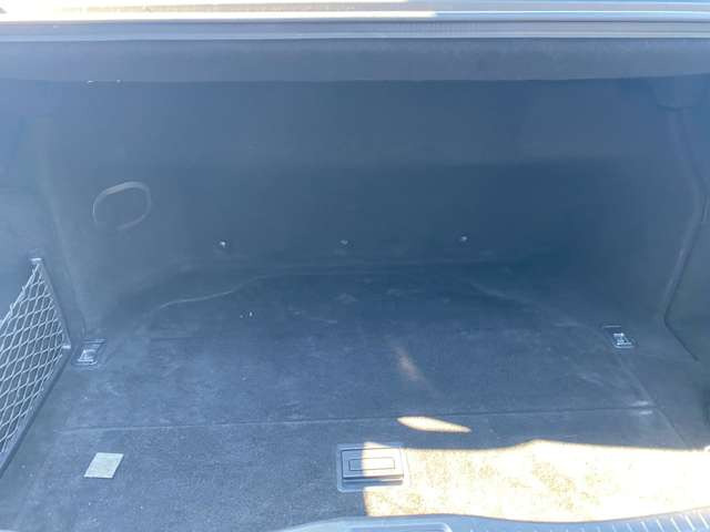 �݌Ɏԗ��Ɋւ��Ă͂��q�l�ɂ��ǂ����̂����񋟂���ׂɕi���ɍS���Ďd������s���Ă���܂��B�e���Ԃ̏�Ԃ͂��ꂼ��ł��̂ł����k���ɓ��X�X�^�b�t�������������Ē����܂��̂ł����S���������܂��B